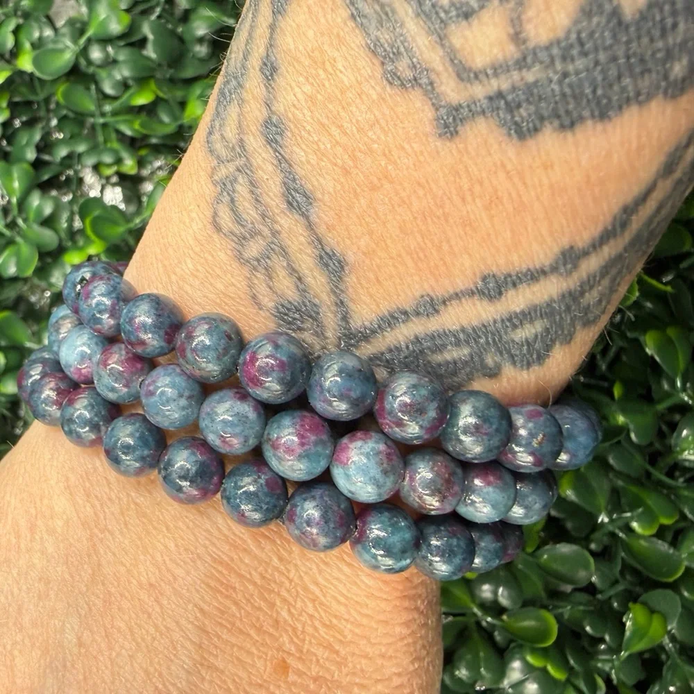 Ruby in Kyanite Beaded Bracelet *UV Reactive* - Picture 9 of 9